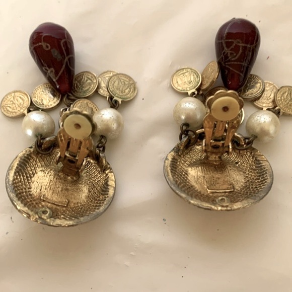 Vintage 80s Gold tone drop earrings with mini coins and faux pearls - Picture 7 of 8